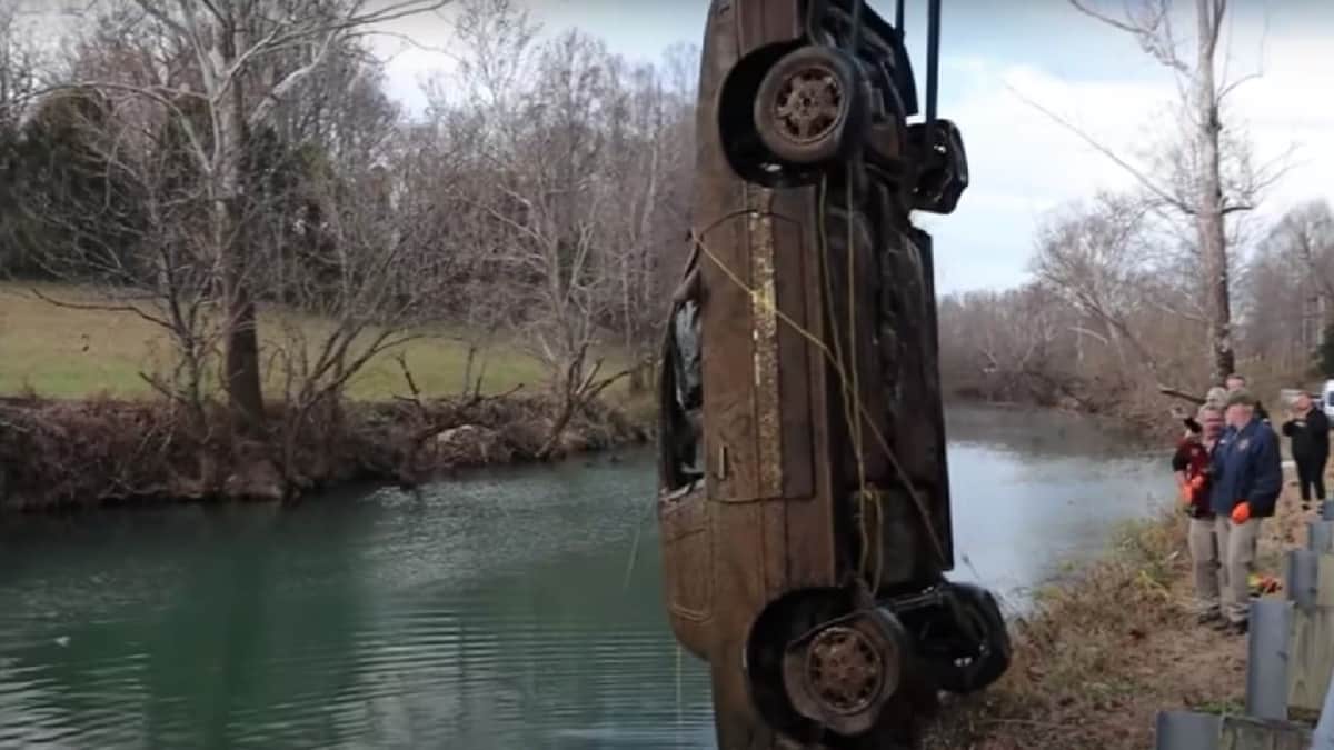 Youtuber encuentra el automóvil sumergido de dos jóvenes desaparecidos hace 21 años