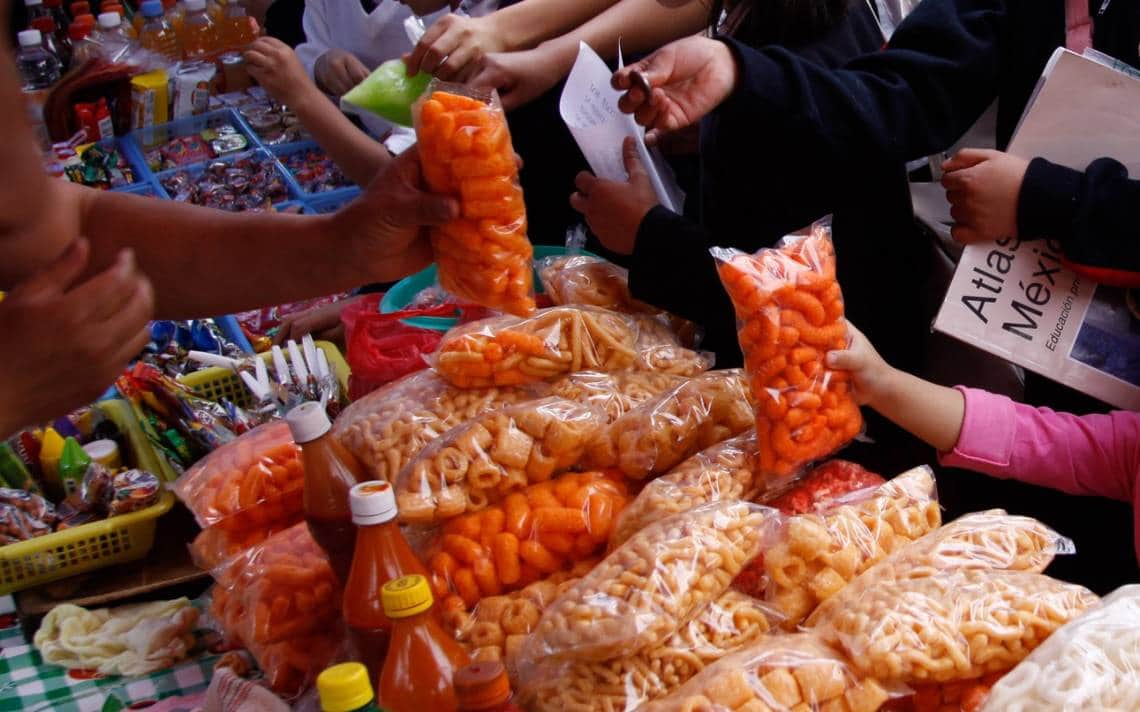 Cámara de Diputados reforma ley para prohibir refrescos y comida “chatarra” en escuelas