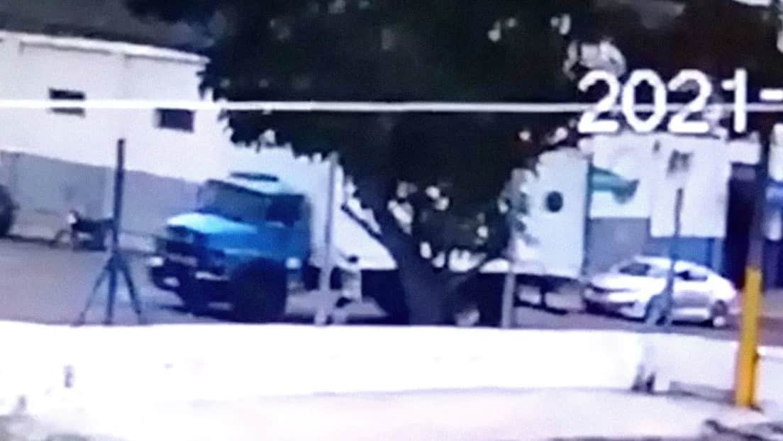 Una mujer sin saber conducir se sube a un camión descontrolado y evita un accidente en Brasil