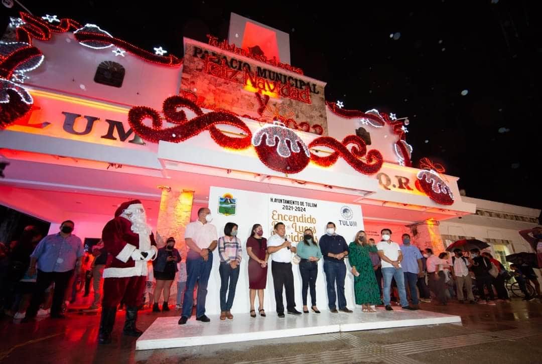 Realizan encendido de luces en Tulum para dar inicio a la Navidad