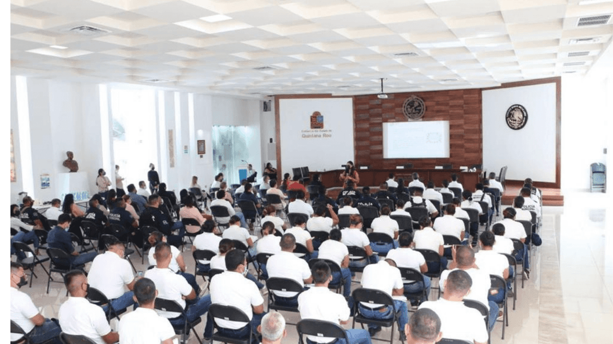 Capacitan a servidores públicos para fomentar la paz