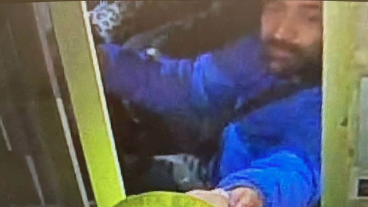 Cámaras captan a "El Michoacano" en caseta de cobro tras fugarse de Cereso en Hidalgo