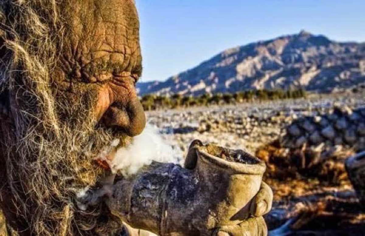 Amou Haji: el hombre que lleva mas de 60 años sin bañarse