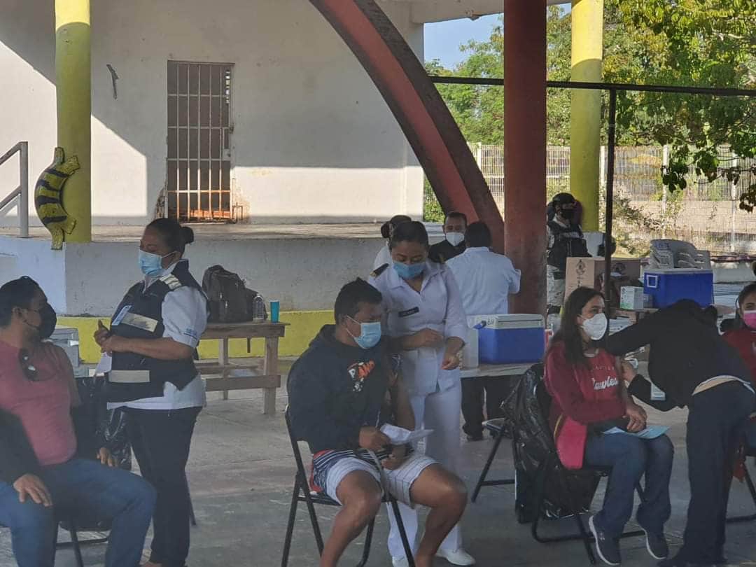 Vacunarán a docentes rezagados en Quintana Roo a mediados de febrero