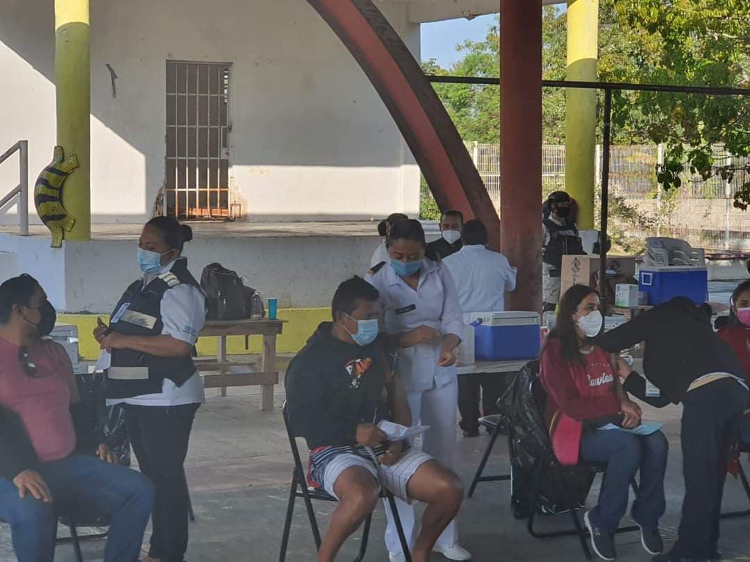 Vacunarán a docentes rezagados en Quintana Roo a mediados de febrero