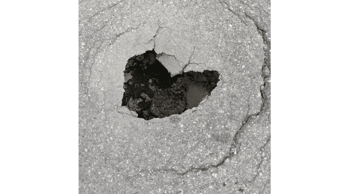 Surge nuevo socavón carretero, ahora en Akumal