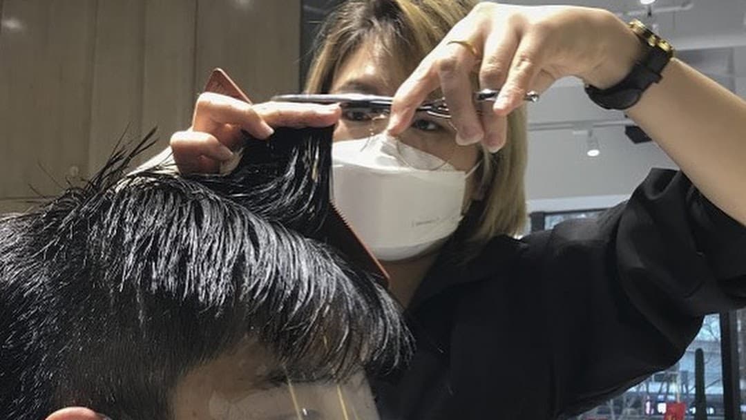 Sujeto asalta a una madre y su hija, pero fue encontrado tiñéndose el pelo en una peluquería