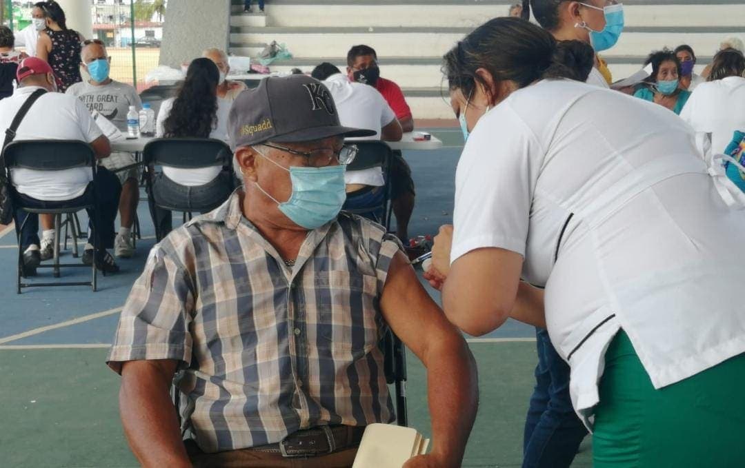 Anuncian fechas para tercera dosis contra Covid-19 para adultos mayores de Cancún
