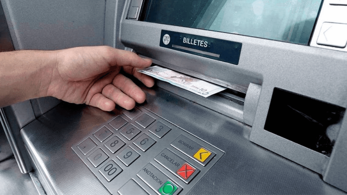 Trabajador recibe por error un sueldo de 4 mdp, renuncia y se niega a devolverlos