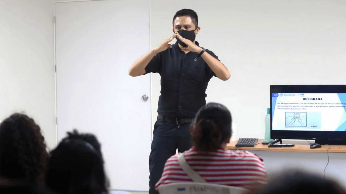 Brinda DIF Solidaridad atención prioritaria a personas con discapacidad auditiva