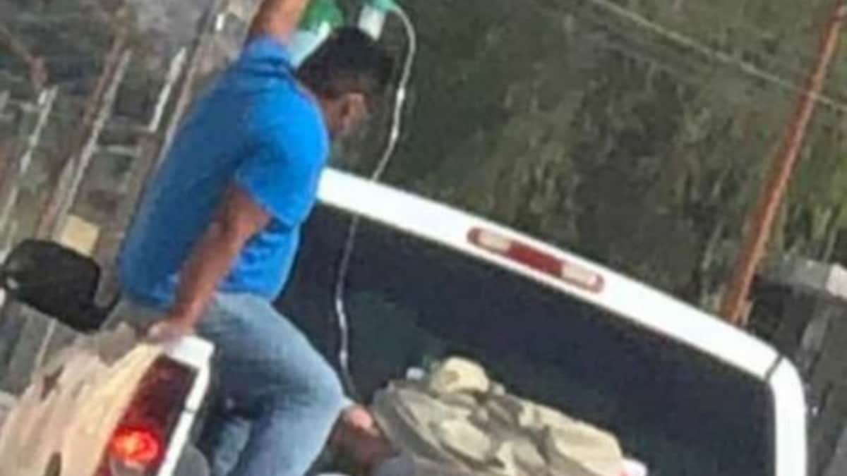 Trasladan a abuelita en camioneta tras negarle un servicio de ambulancia en Tamaulipas
