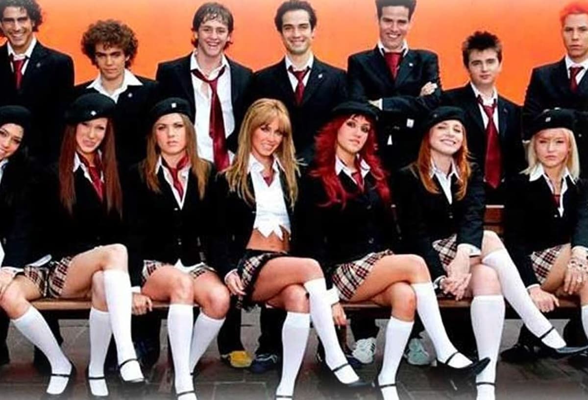 Aconseja Alfonso Herrera a actores de 'Rebelde' en Netflix revisar sus contratos