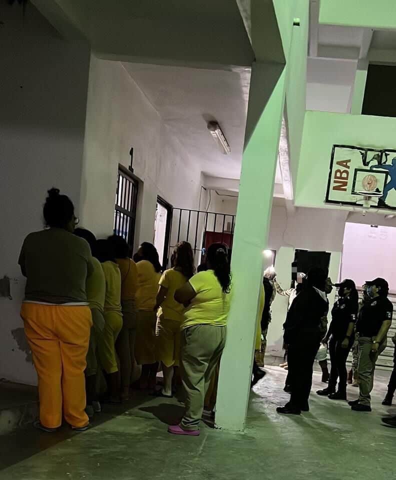 Celulares, sustancias ilegales y armas hechizas, el saldo del operativo en la cárcel de Cancún