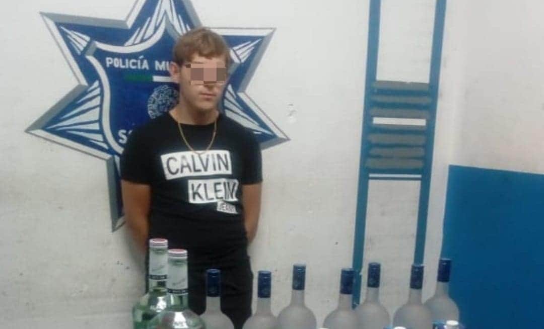 Extranjero arma fiesta con alcohol y droga en Playa del Carmen; había menores