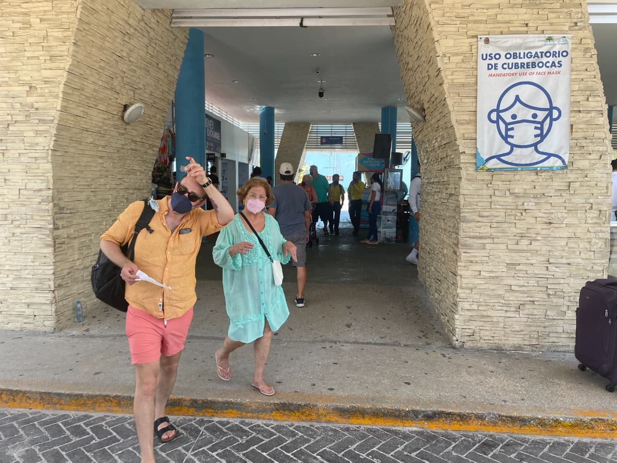 Estar en amarillo no significa que dejen de llegar turistas y visitantes: Carlos Joaquín