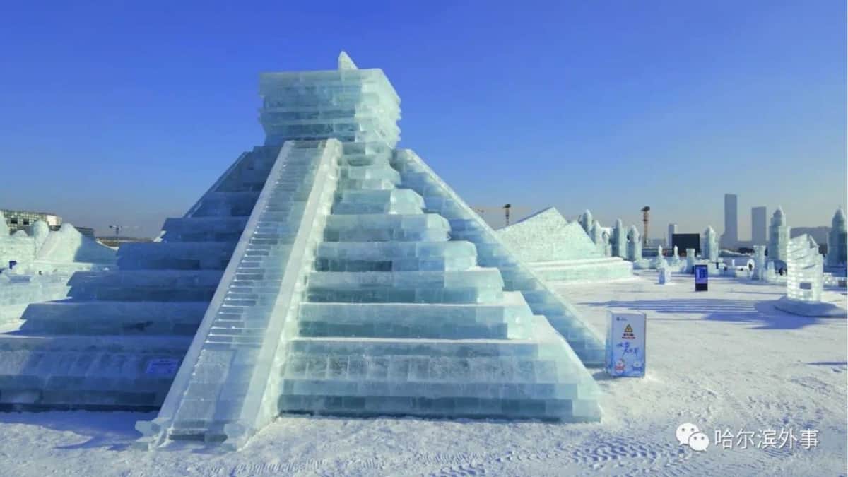 ¡Deslumbrante! Así se ve la pirámide de Chichén Itzá creada en hielo en China (FOTOS)