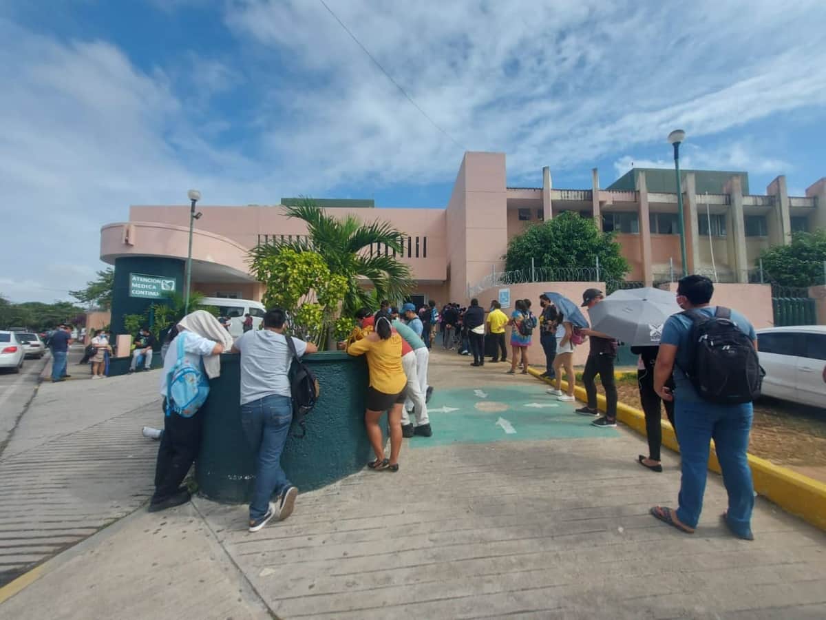 Saturan pacientes con enfermedades respiratorias la clínica 11 del IMSS en Playa del Carmen