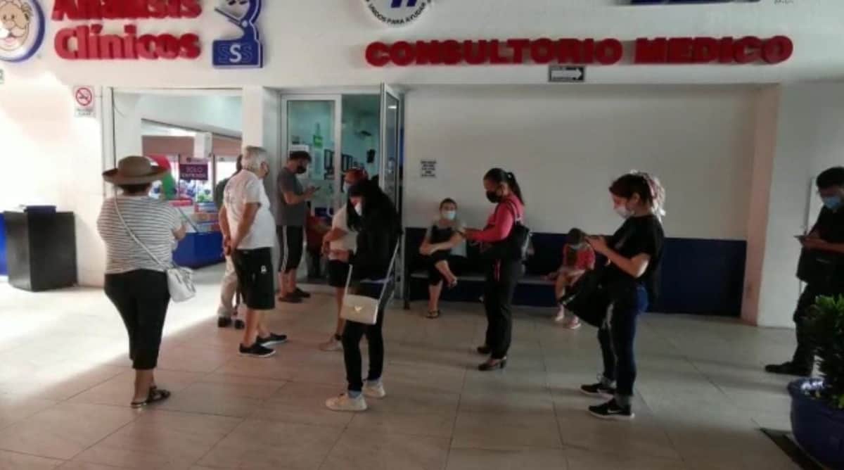 Laboratorios saturados en Cancún ante repunte de COVID-19