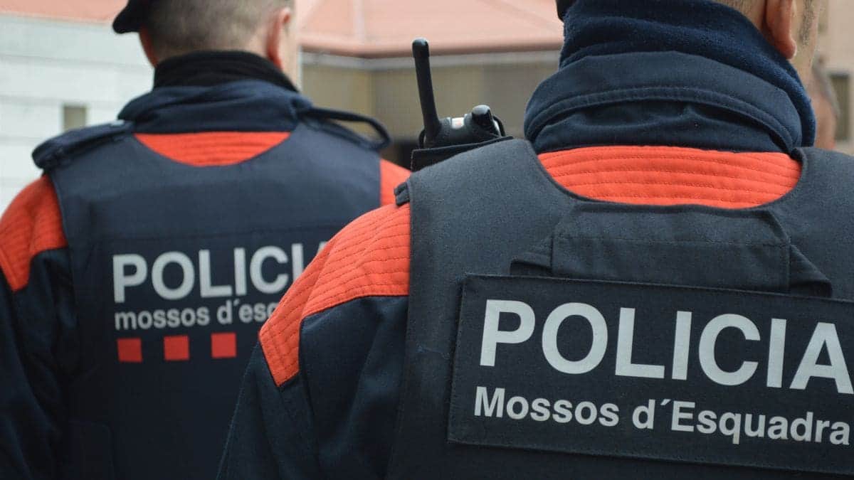 Policía encuentra y desmantela orgía con más de 70 personas en Barcelona