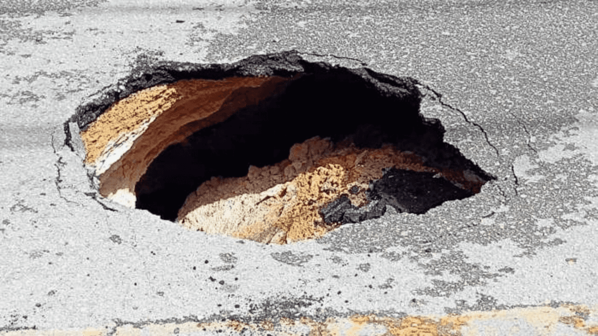 ¡Socavón en Playa del Carmen mide 40 m2! Será rellenado de manera sustentable