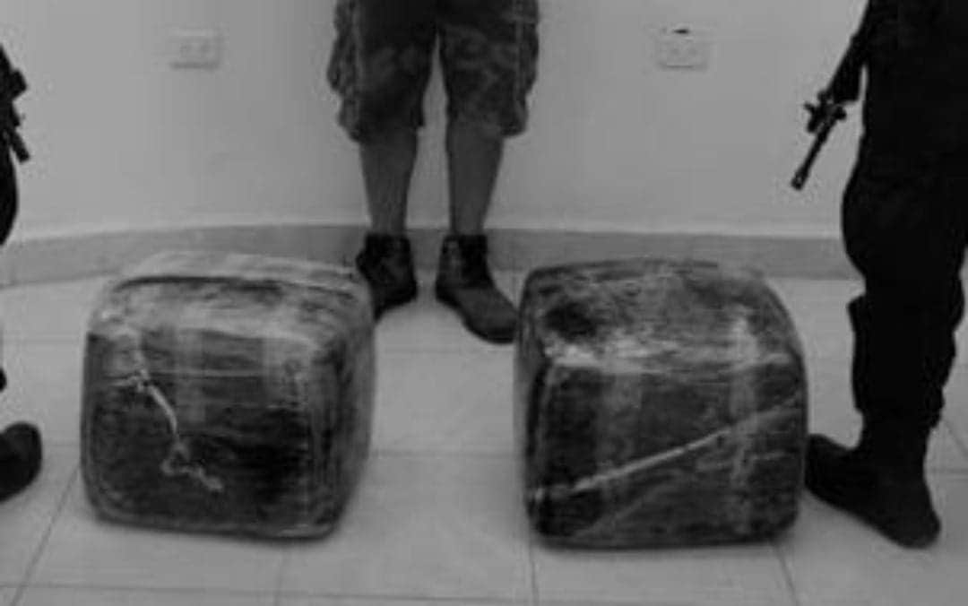 Detienen a sujeto con 15 kilos de droga en José María Morelos