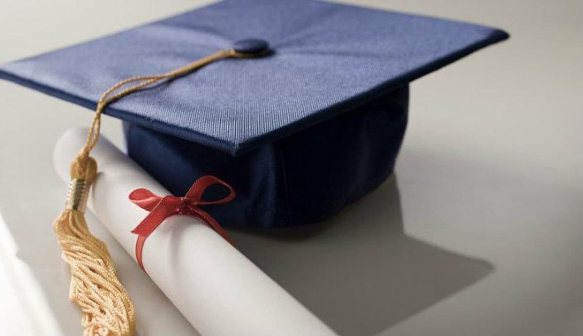 Banxico ofrece apoyos de hasta 800 mil pesos para posgrados y maestrías