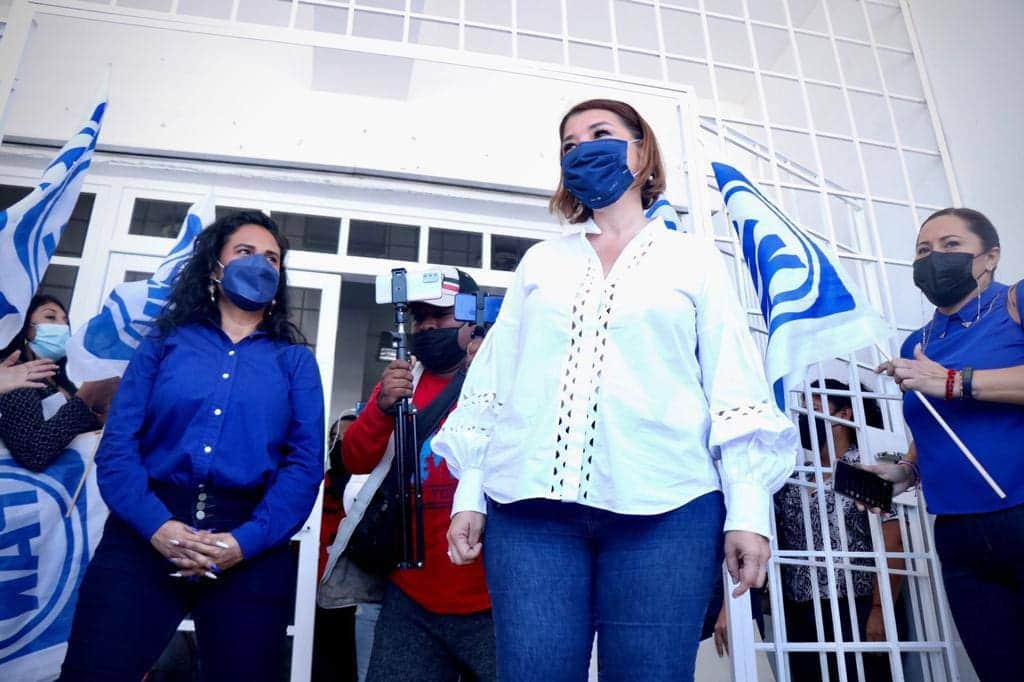 Kira Iris se registra como aspirante a la candidatura a diputada local por el Distrito X