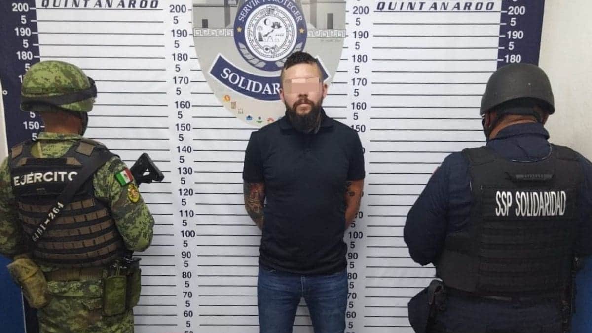 Aseguran a sujeto con dos armas de fuego y 135 cartuchos en Playa del Carmen