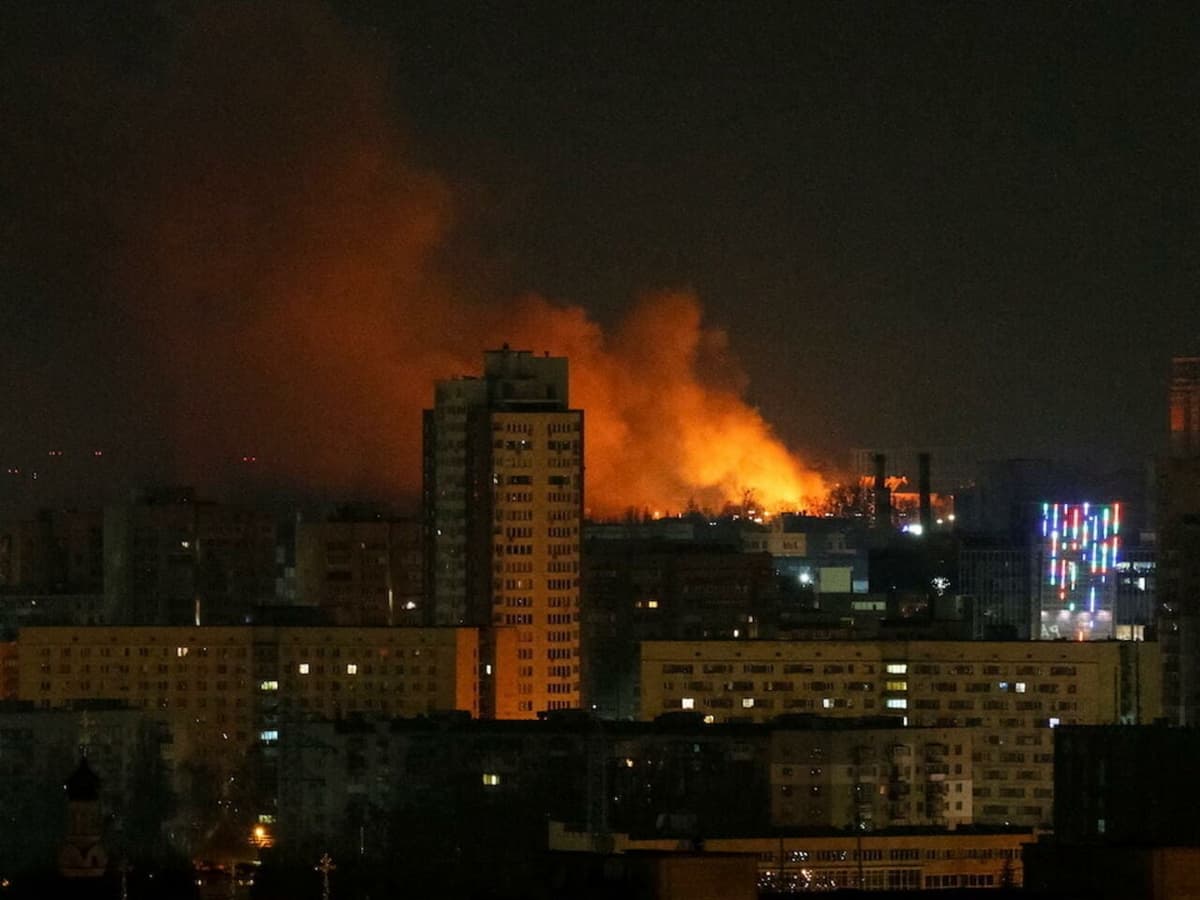 Asedio a la capital de Ucrania, las tropas rusas intentan acercarse al parlamento