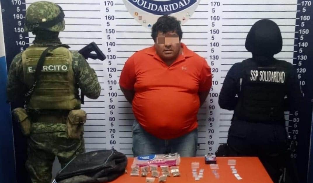 Detienen a sujeto con 27 dosis tras revisión a autobús en Playa del Carmen