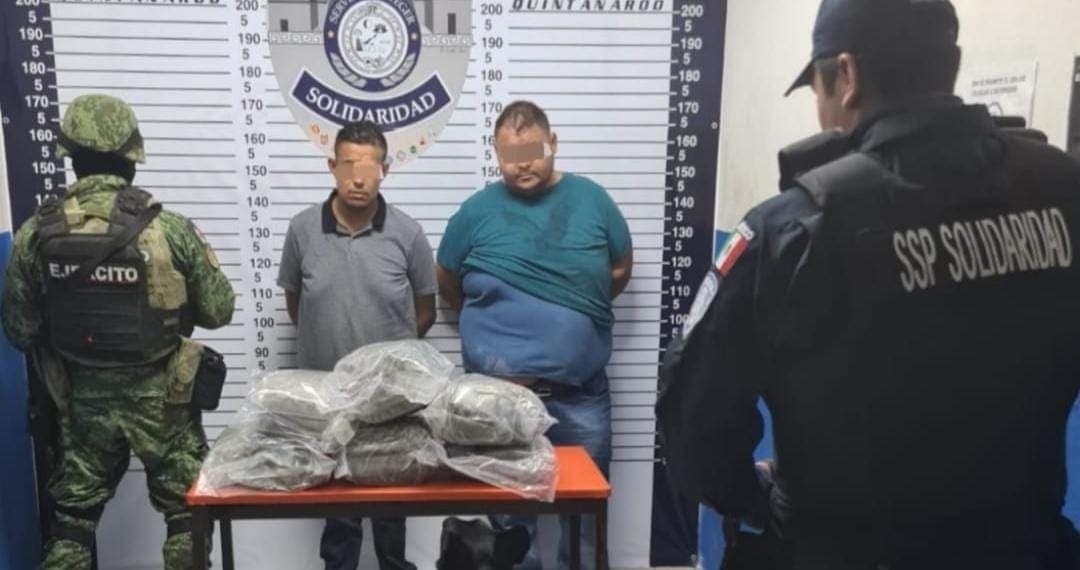 Detienen a dos sujetos con mota en la carretera Playa del Carmen - El Tintal