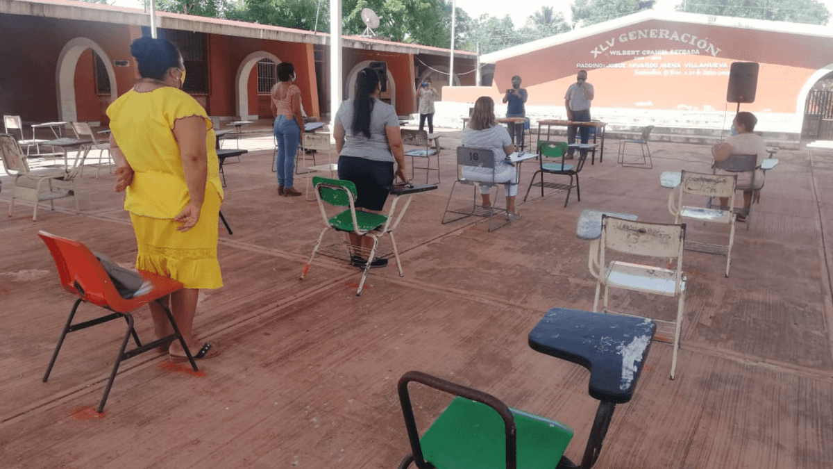 ¡Niños valientes! Alumnos quintanarroenses exhiben a su maestro faltista