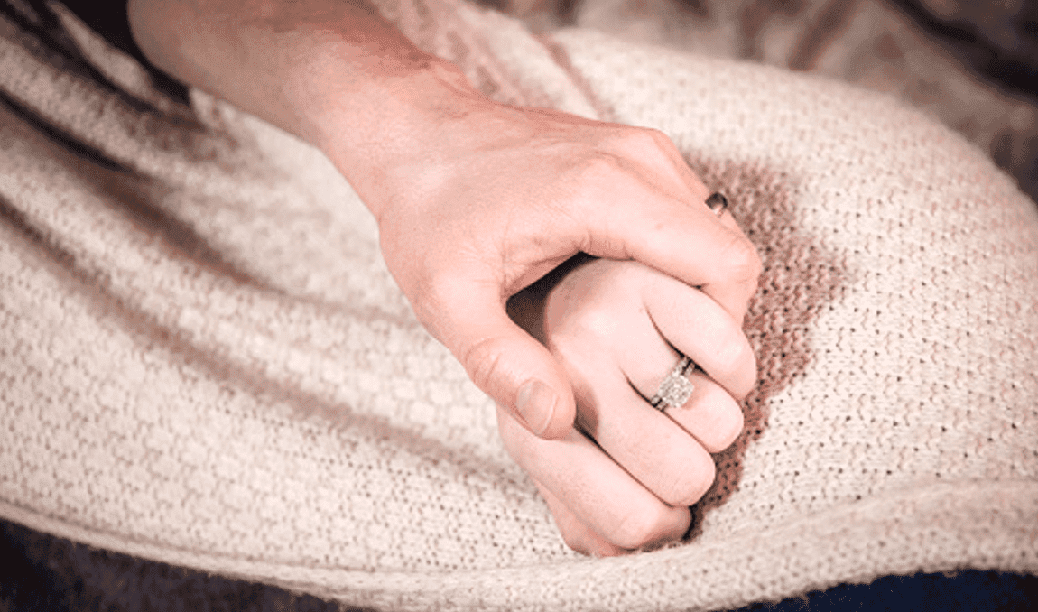 Desahuciada quiere reencontrarse con su ex como último deseo; esposo viraliza la historia