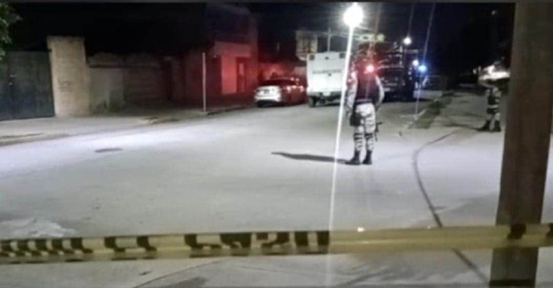 Comando armado ejecuta a dos hombres y una mujer durante rezo en Celaya