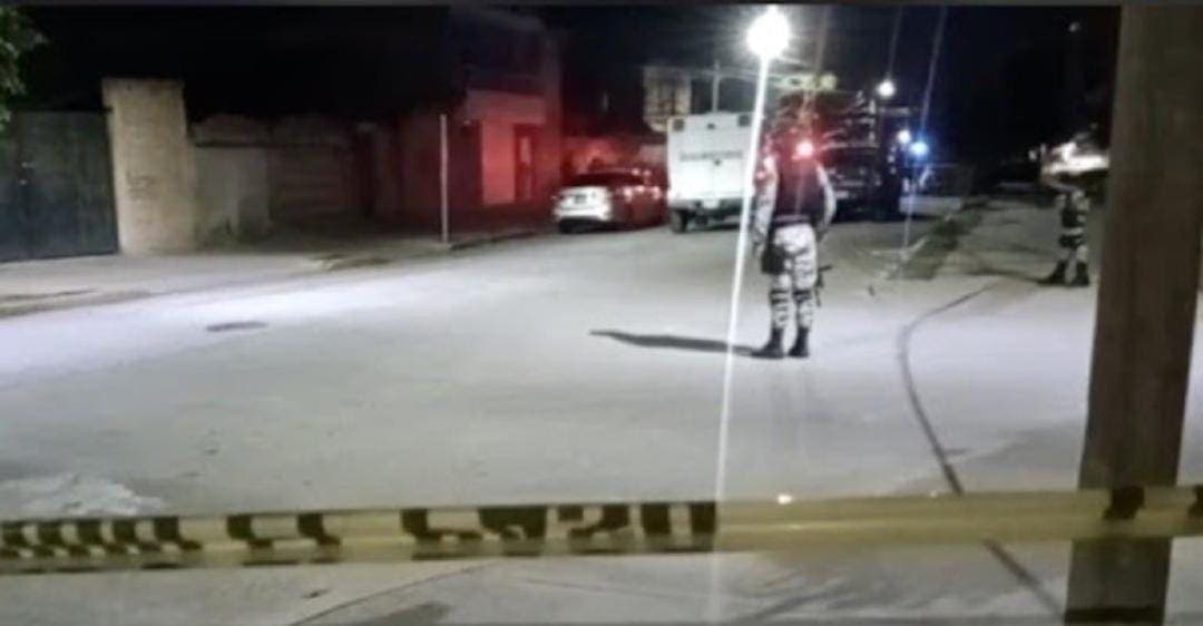 Comando armado ejecuta a dos hombres y una mujer durante rezo en Celaya