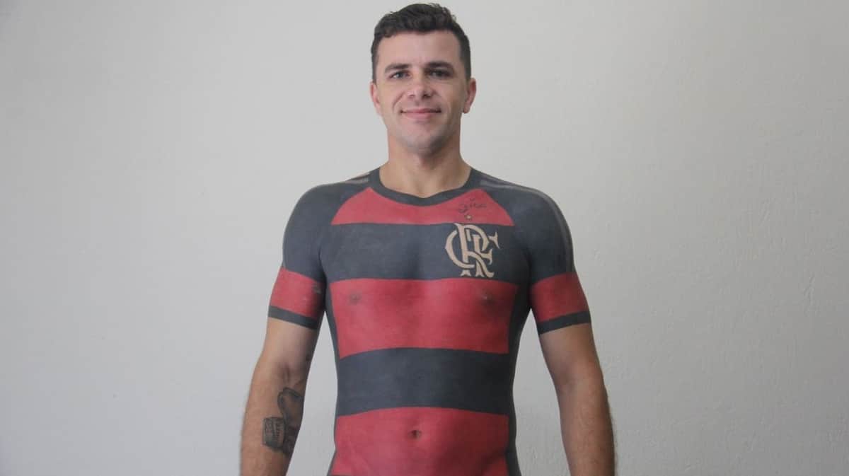 No es bodypaint: se tatúa la playera de su equipo de fútbol