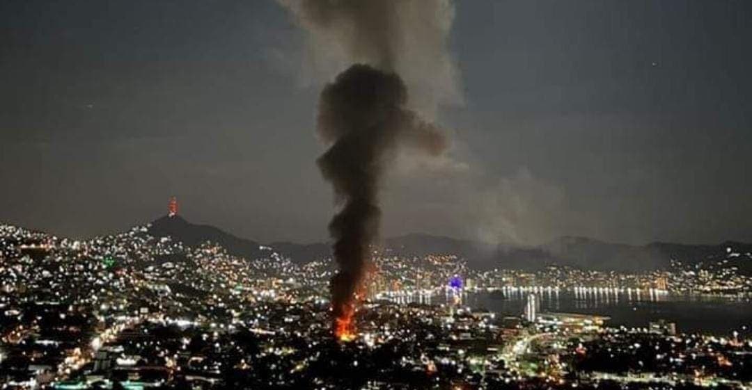 Crimen organizado habría incendiado tianguis en Acapulco