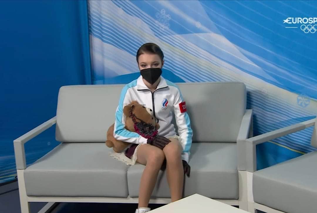 La campeona olímpica más triste de la historia: Anna Shcherbakova, nadie la abrazó ni felicitó