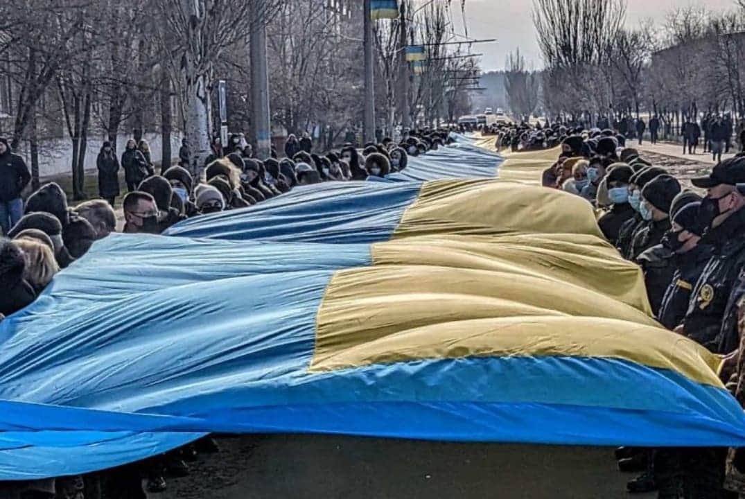 Celebra Ucrania 'día de unidad' y Rusia se burla