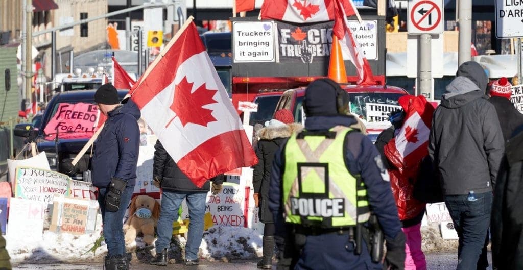 Trudeau invoca poderes de emergencia para controlar protestas antivacunas en Canadá