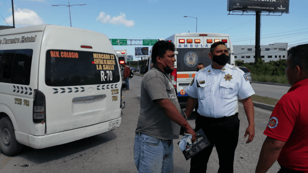 Choque en bulevar Colosio de Cancún deja al menos 10 personas lesionadas