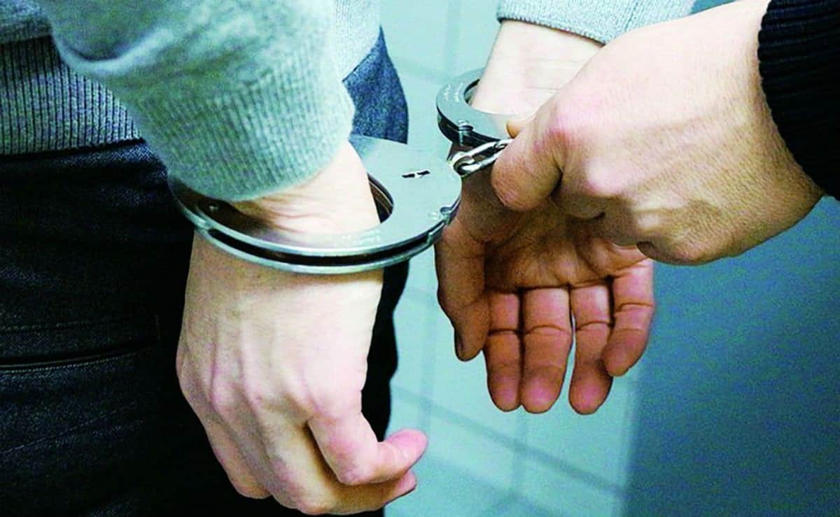 Detienen a adolescente por matar a su familia tras pleito por malas calificaciones