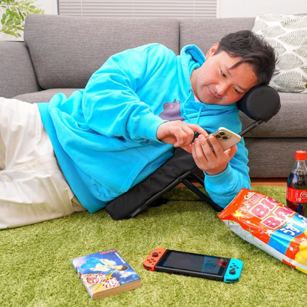 Este accesorio japonés sostiene la cabeza de los jugadores de videojuegos para ahorrarles todo esfuerzo corporal