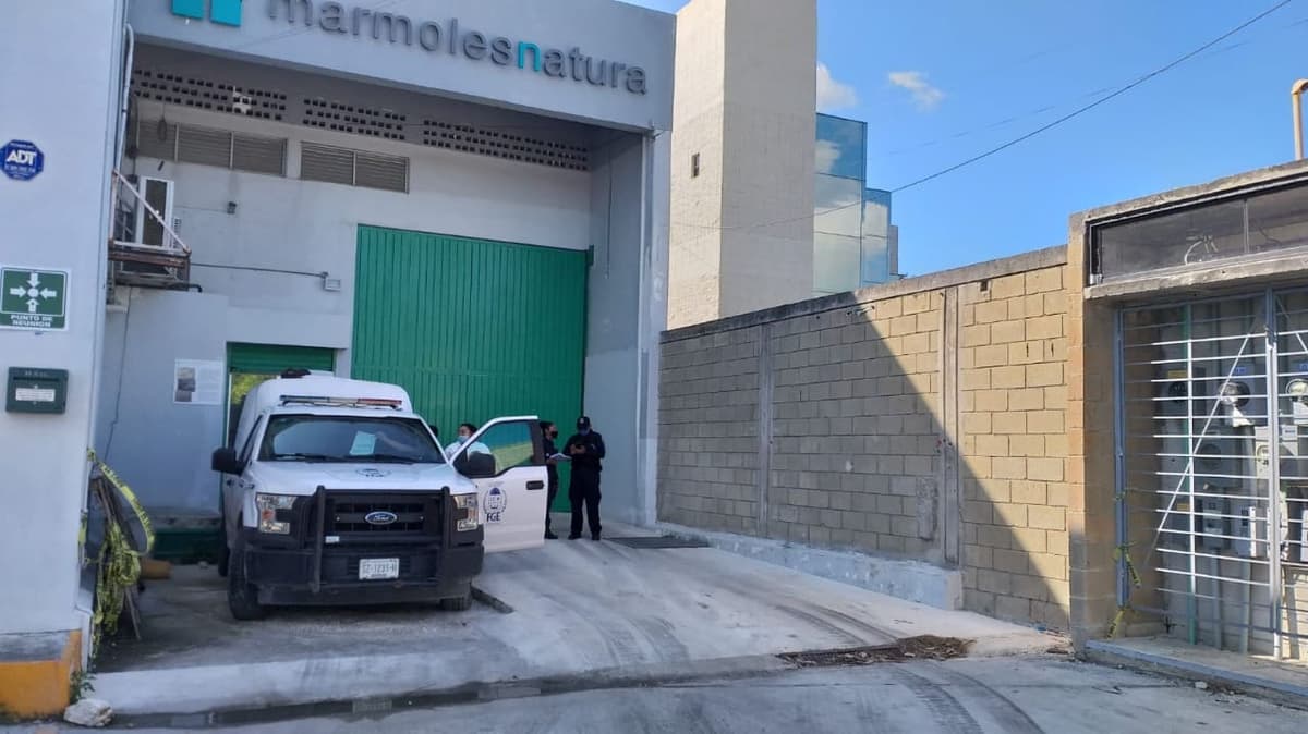 Muere trabajador aplastado por una placa de mármol en Cancún