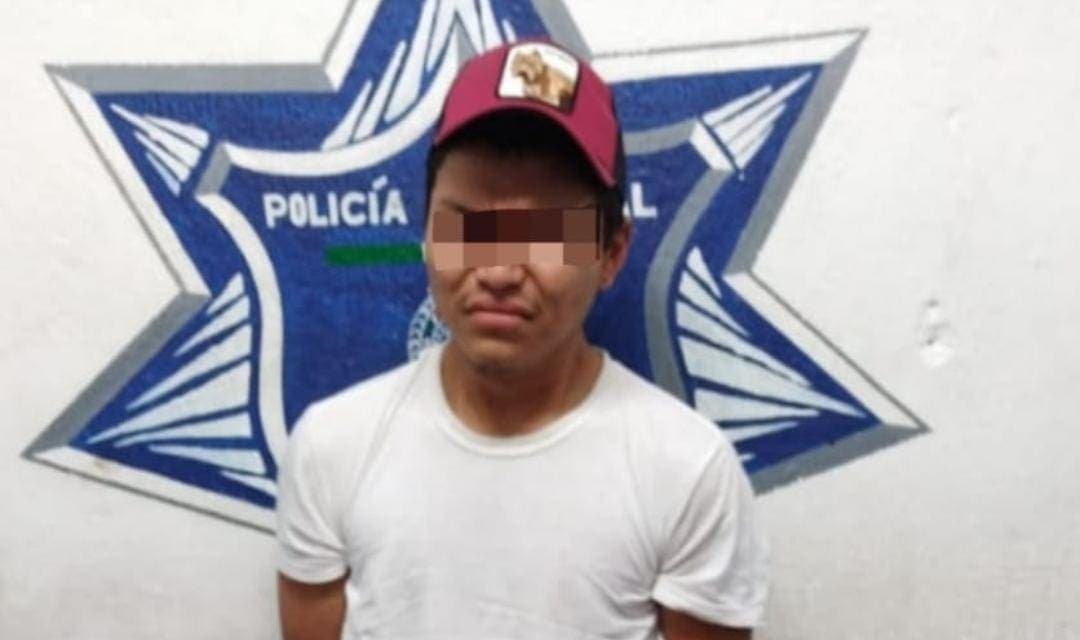 Aseguran a narcomenudista en plena Quinta Avenida de Playa del Carmen