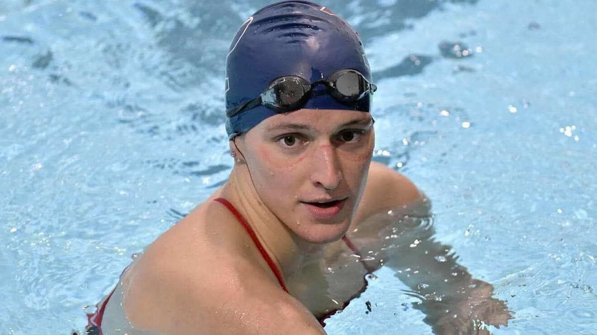 Atletas buscan excluir de la competencia a la nadadora transgénero, Lia Thomas