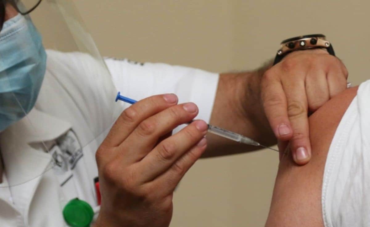 Refuerzo de vacuna COVID: Gobierno abre registro para personas de 30 años o más