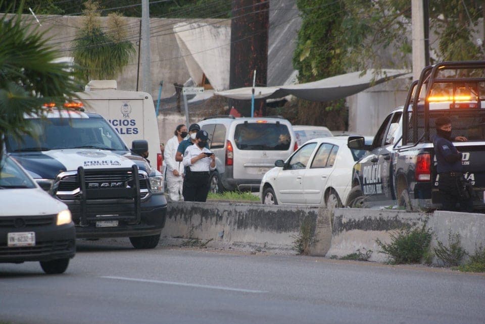 Escapa de custodia policiaca en Puerto Morelos, lo atropellan y muere