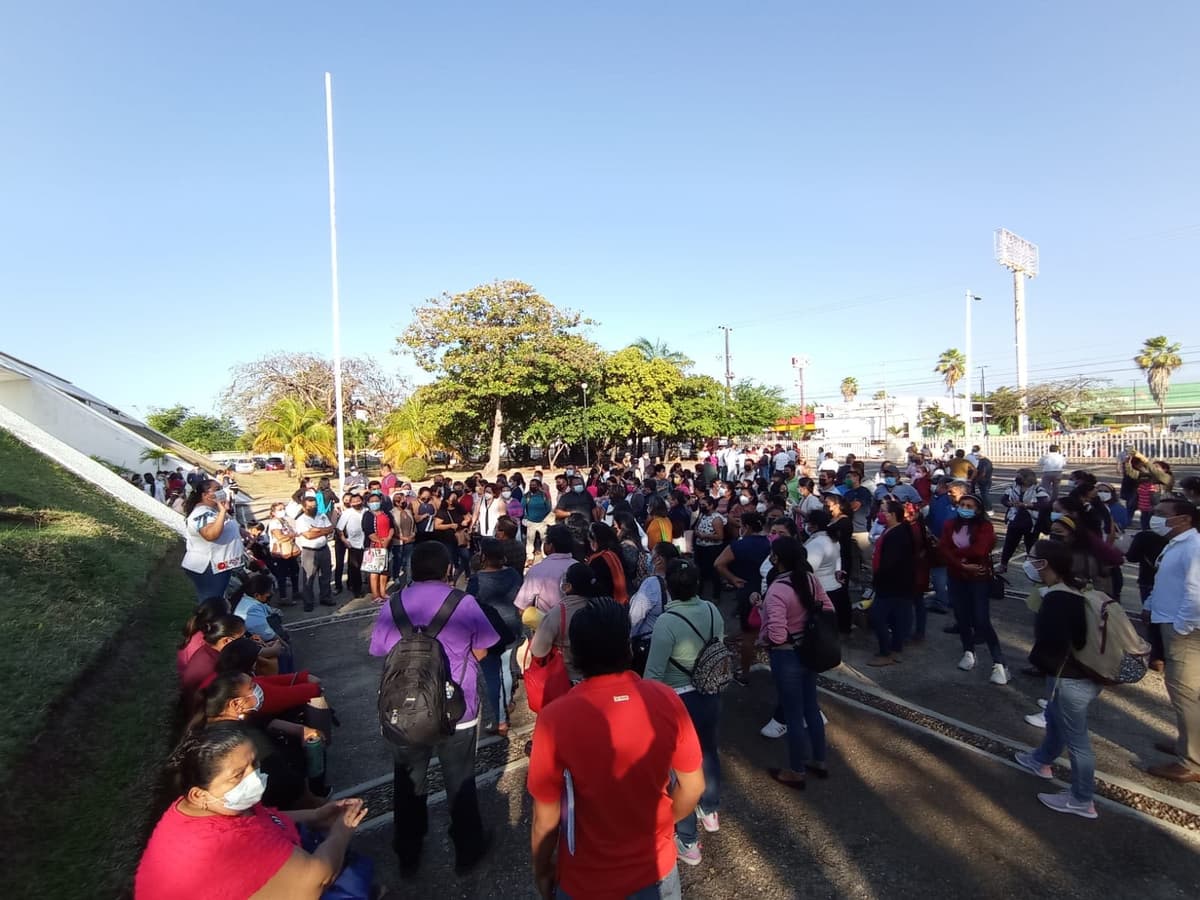 Protesta de maestros en Chetumal por fusión de preescolar y primaria en educación indígena