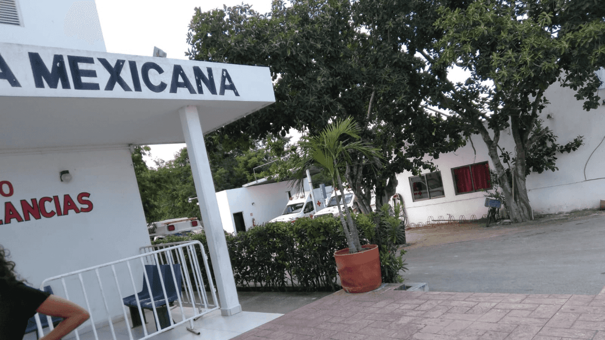 Servicios de emergencia en Playa del Carmen niegan ambulancia a paciente grave que necesita llegar al hospital